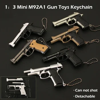 1PC NAUJA 1: 3 Mini Beretta M92A1 nuimamas žaislinis raktų pakabukas Pistoleto pakabukas Kūrybiniai žaislai
