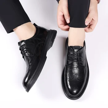 2023 Nauji britiško stiliaus batai Vyrai Rankų darbo minkštas padas Oksfordo kokybės oda Vyriška suknelė Klasikinė verslo biuro ofisas Oficialūs suvarstomi batai