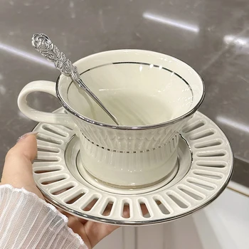 Aukščiausios klasės keraminiai poros puodeliai pora lengvų prabangių kavos puodelių lėkštės puodeliai vandens puodeliai ir gimtadienio dovanos mergaitėms